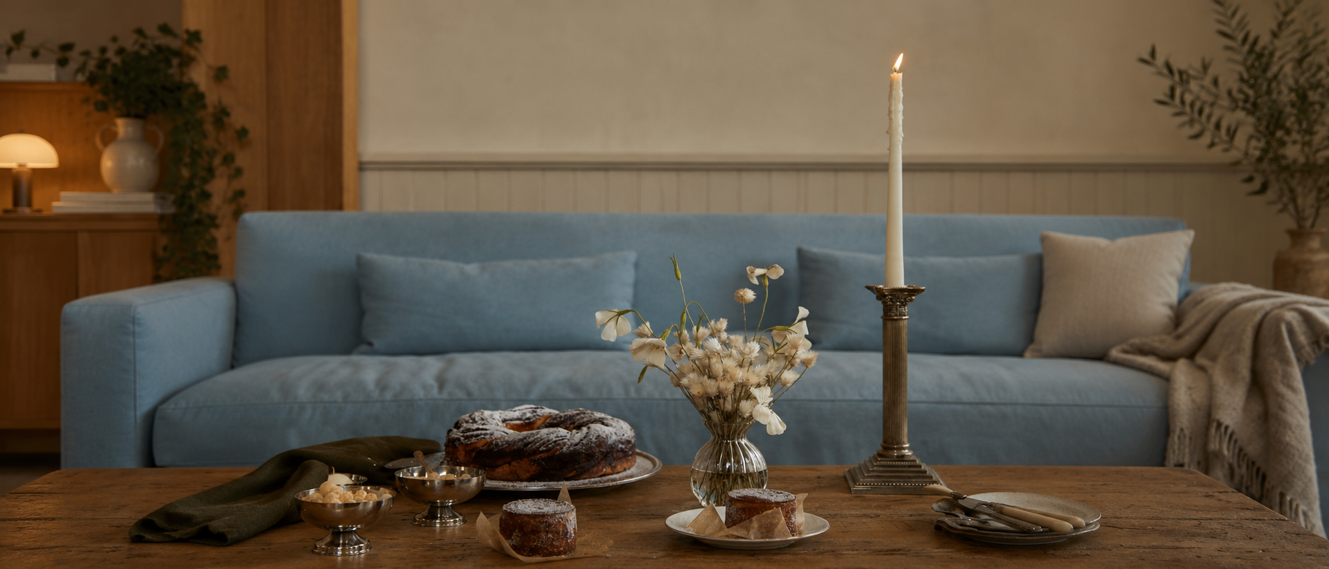 Decorative objects arranged in a warm everyday interior